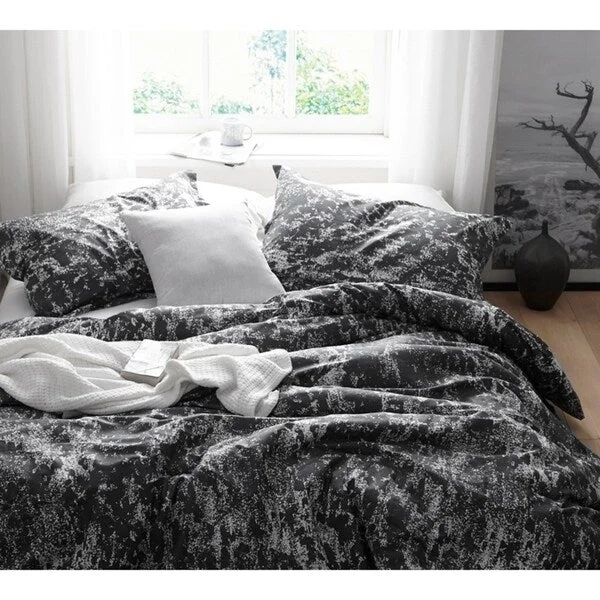 BYB Distraction Comforter