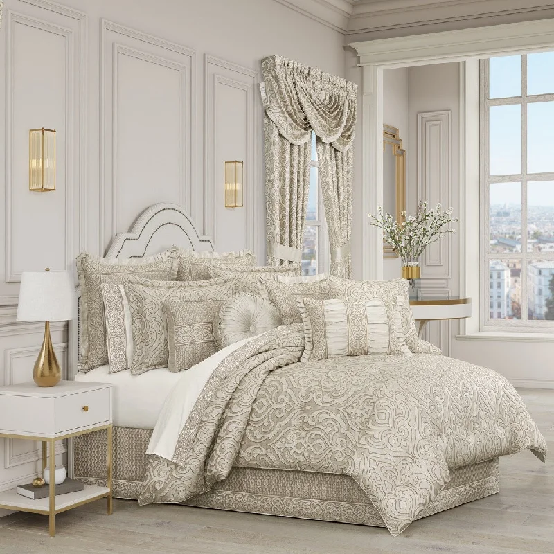 J. Queen New York Lazlo Comforter Set