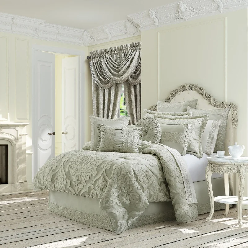 J. Queen New York Surrano Comforter Set