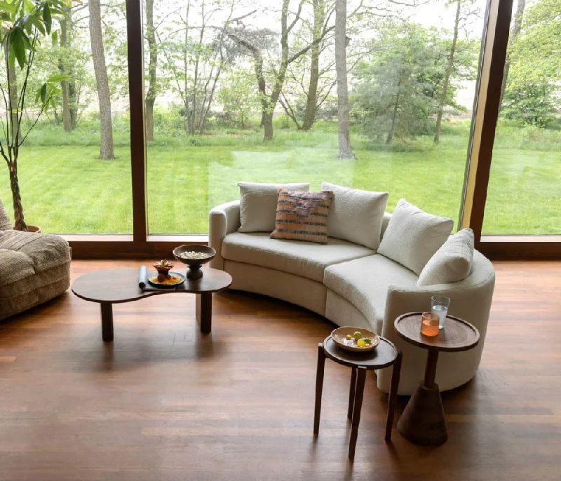 Silk blankets with a smooth and elegant touchSofa Fernon Off White
