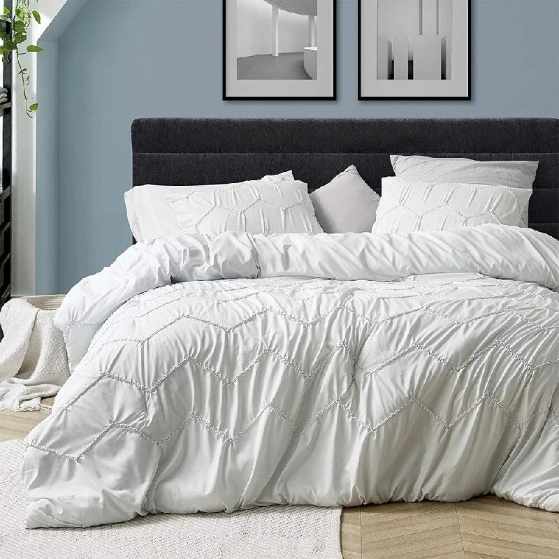 Textured Waves Oversized Comforter - Supersoft Farmhouse White